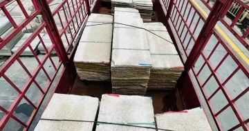 四川 黄金麻花岗岩荔枝面，光面毛板装车完成