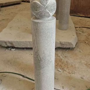 四川 芝麻白花岗岩石材挡车石柱、停车柱、圆柱挡车柱、方柱挡车柱等