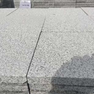 四川 白麻花岗岩石材推荐 荔枝面地铺石