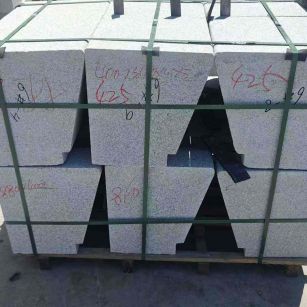 四川 芝麻白异形坐凳，石凳