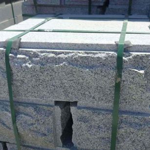 四川 芝麻白花岗岩自然面成品