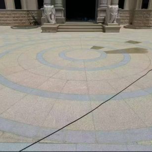 四川 黄金麻芝麻灰花岗岩石材地铺拼接效果