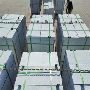 四川 芝麻白花岗岩5公分地铺石 花岗岩厂家工厂装车日常