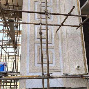 四川 黄金麻花岗岩别墅外墙干挂回纹造型效果