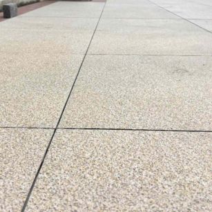 四川 黄金麻花岗岩石板材荔枝面地面铺装效果