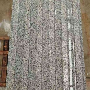 四川 芝麻白花岗岩荔枝面雕刻盲道，盲条