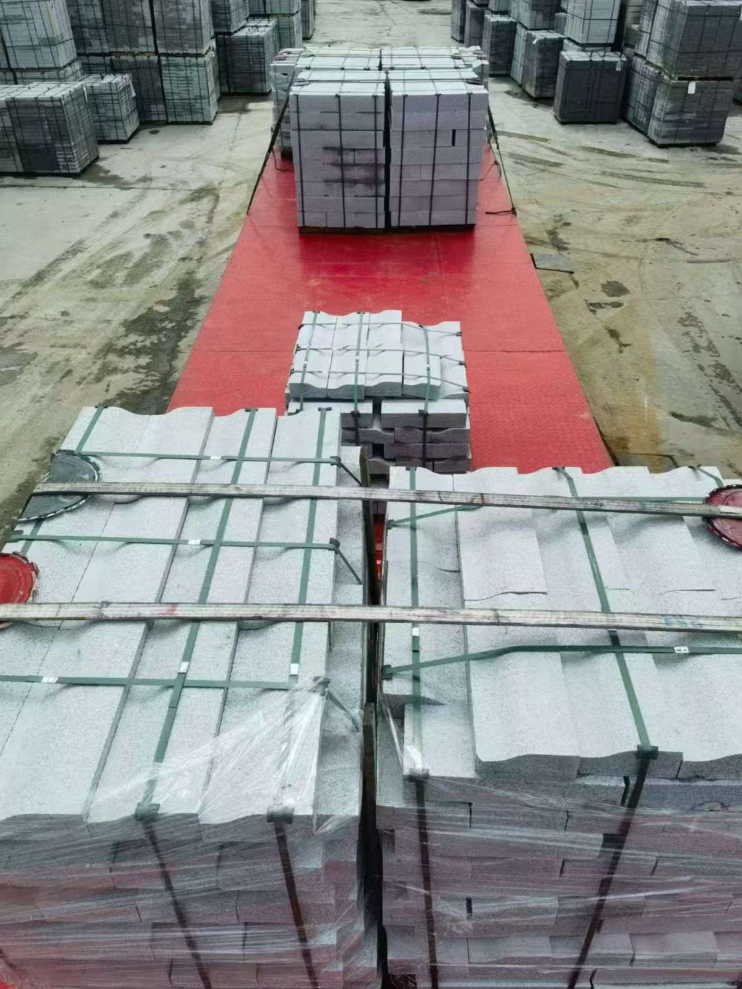 四川 芝麻白仿形加直形路沿石出货日常