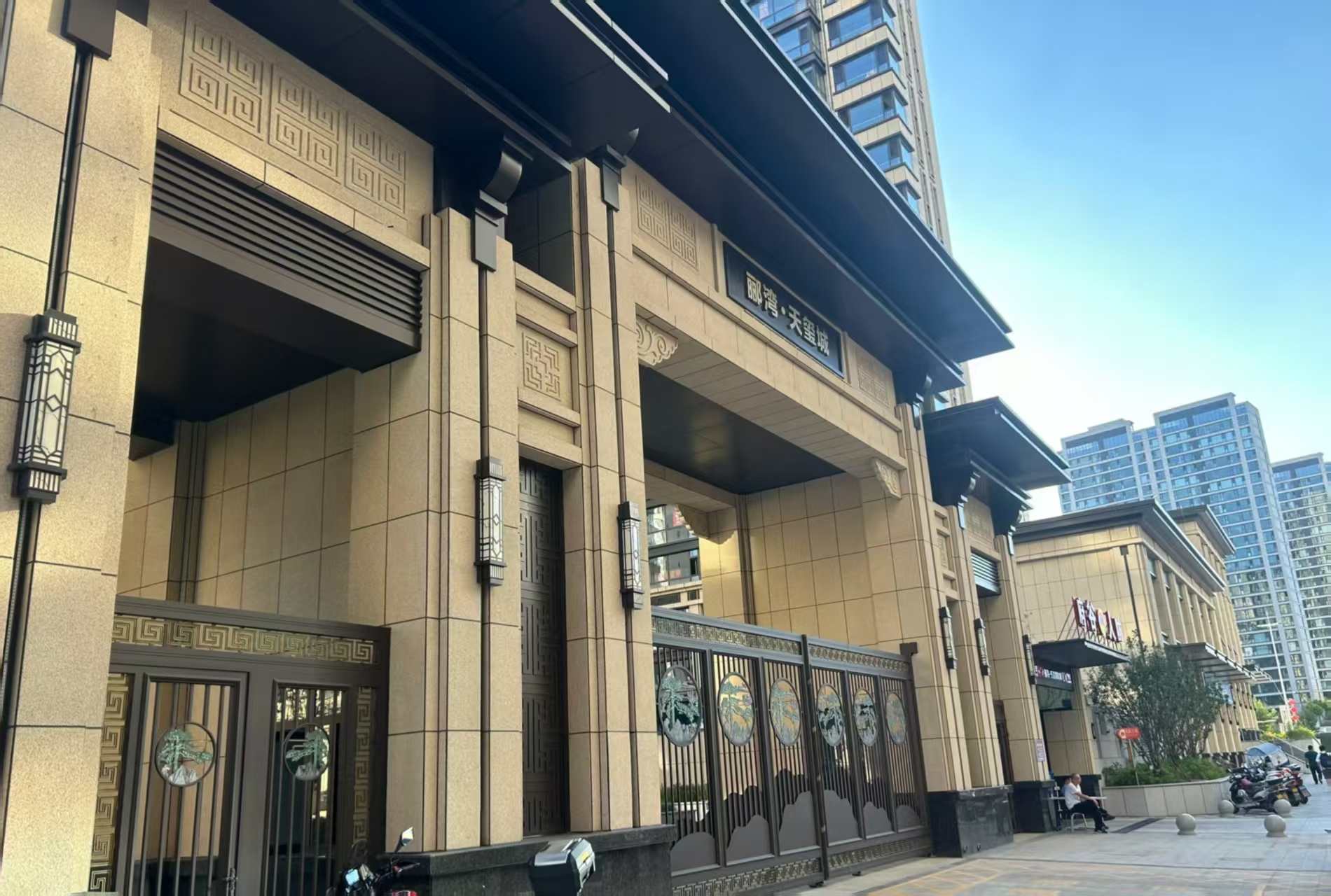 四川 黄金麻花岗岩荔枝面小区门楼外墙干挂