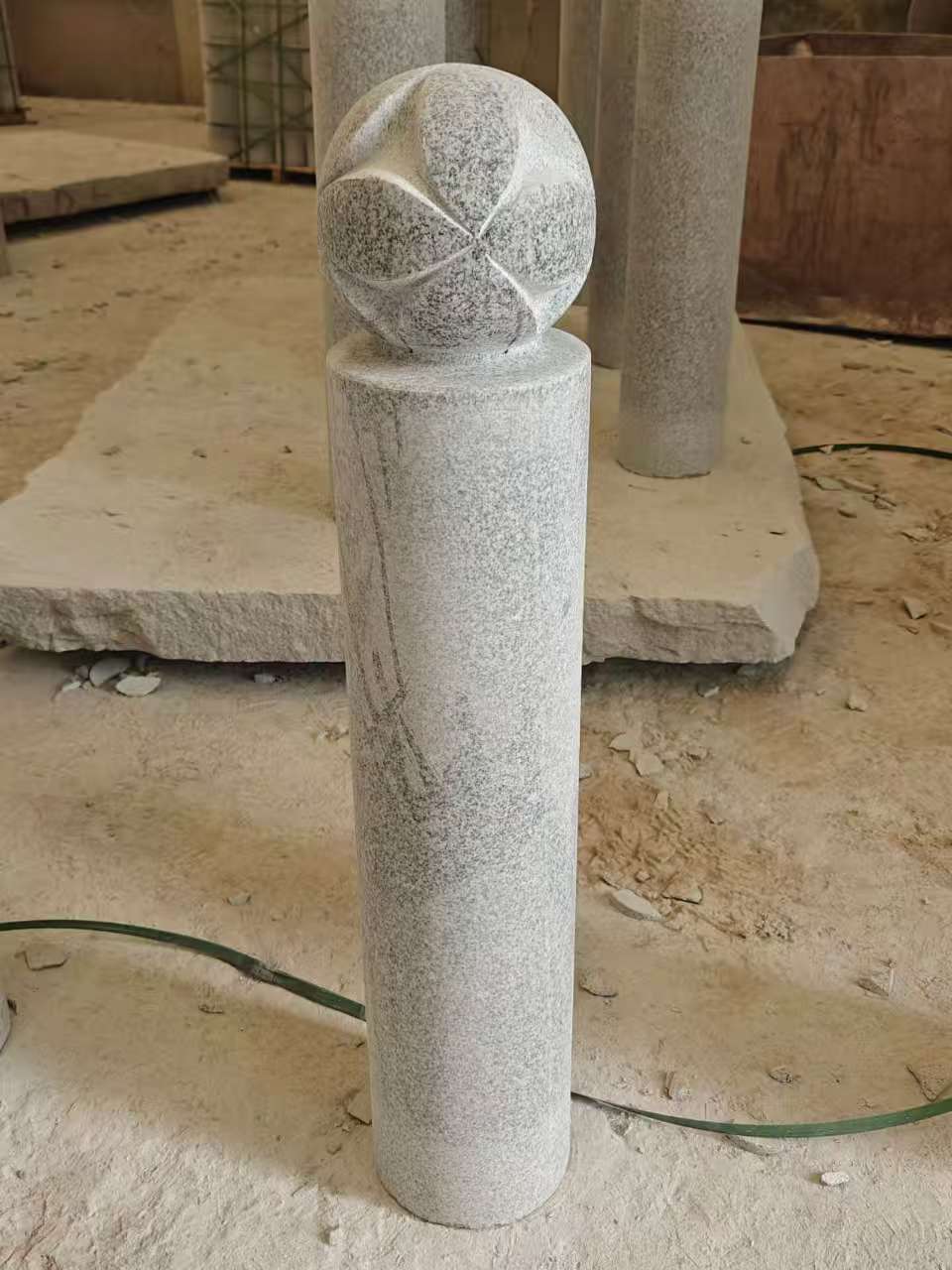 四川 芝麻白花岗岩石材挡车石柱、停车柱、圆柱挡车柱、方柱挡车柱等