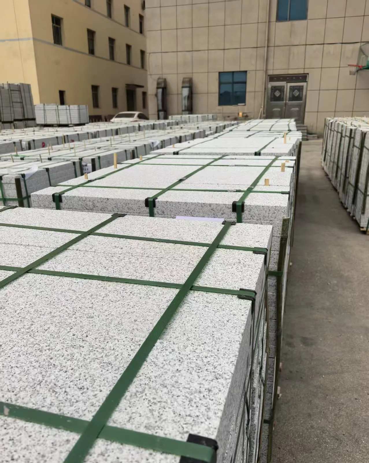 四川 白麻花岗岩5.0公分荔枝面地铺石