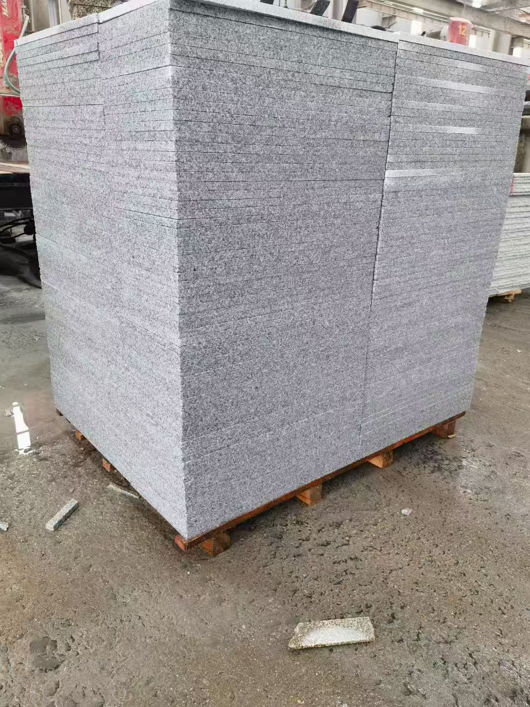 四川 芝麻白火烧面1.8厚300*600地铺石，尺寸标准，厚薄均匀