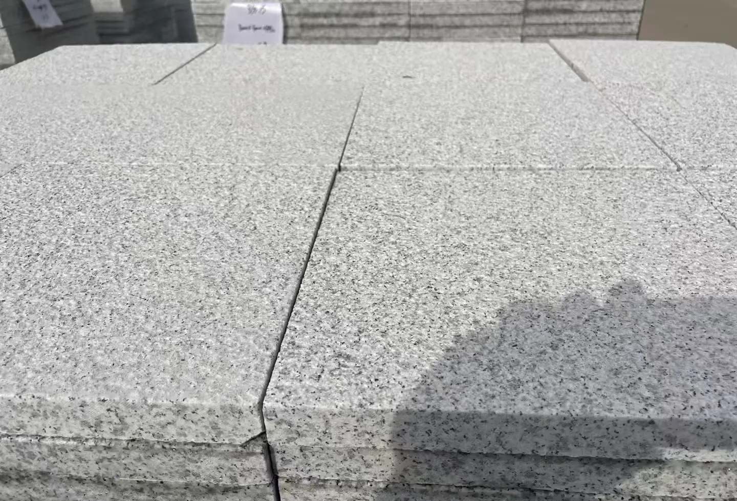 四川 白麻花岗岩石材推荐 荔枝面地铺石