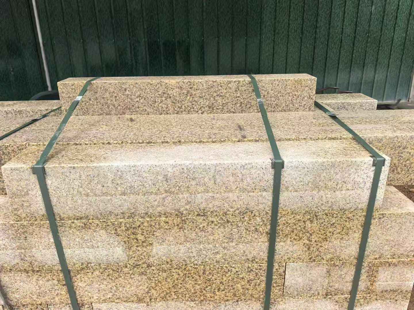 四川 黄金麻花岗岩石材机切面栏杆料半成品