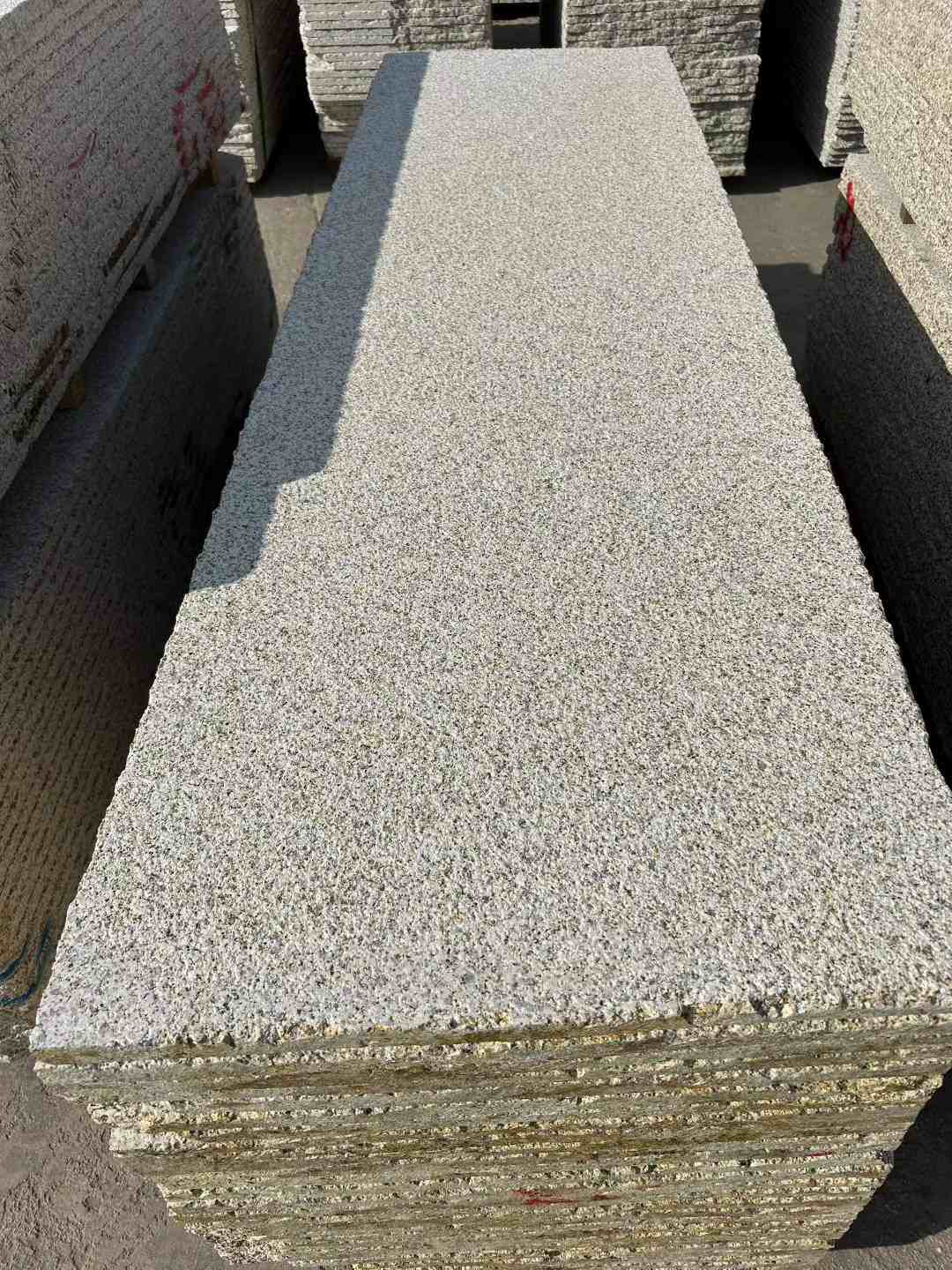 四川 黄金麻花岗岩荔枝面毛板，半成品