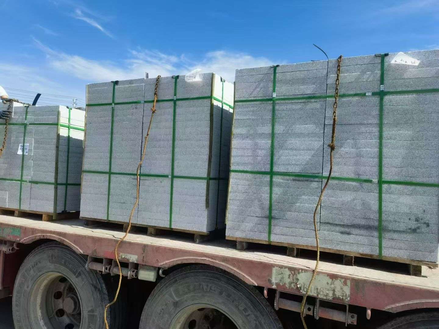 四川 芝麻白花岗岩地铺石装车日常