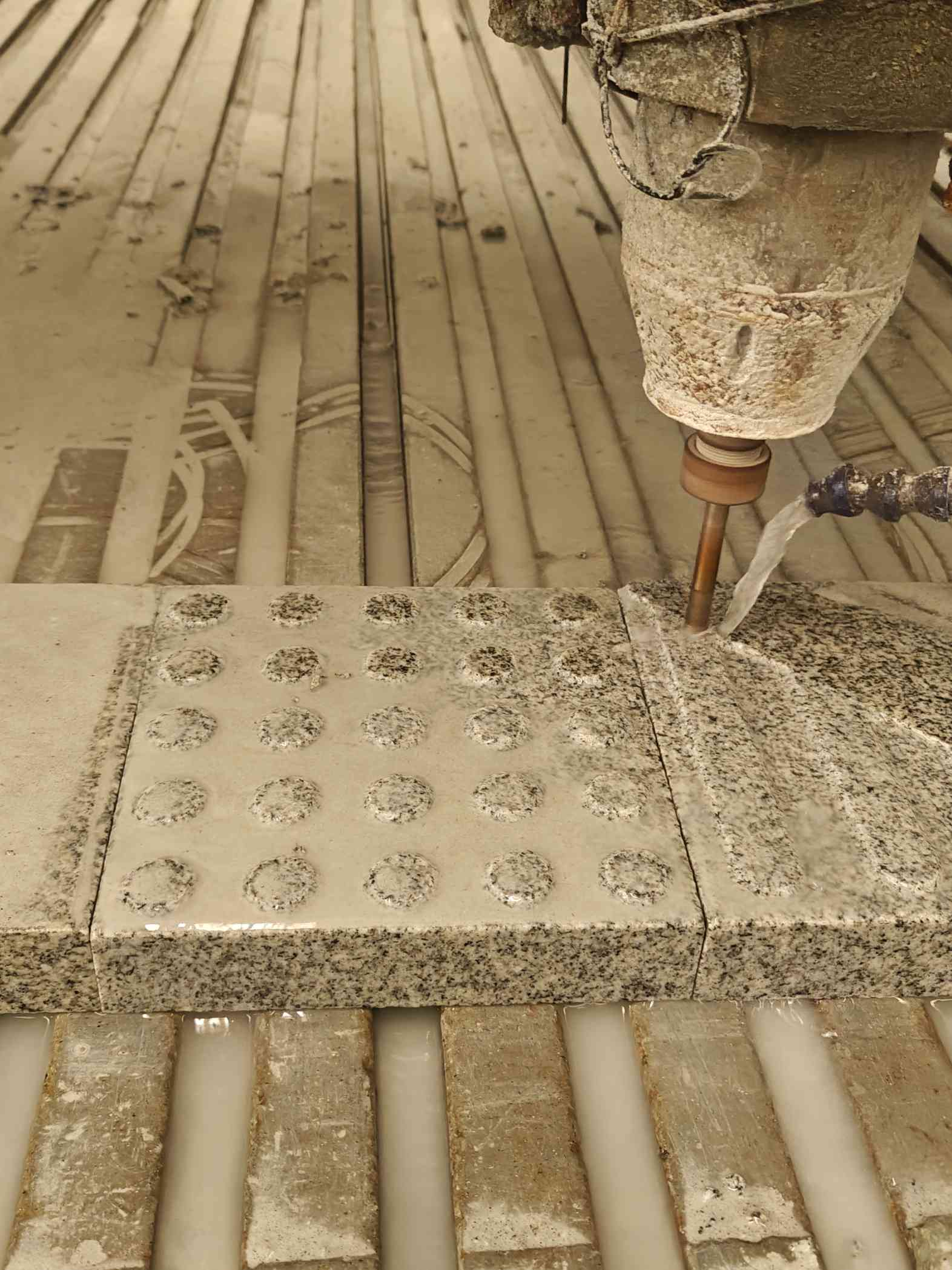 四川 芝麻白花岗岩石材盲人石、盲道石、盲点石