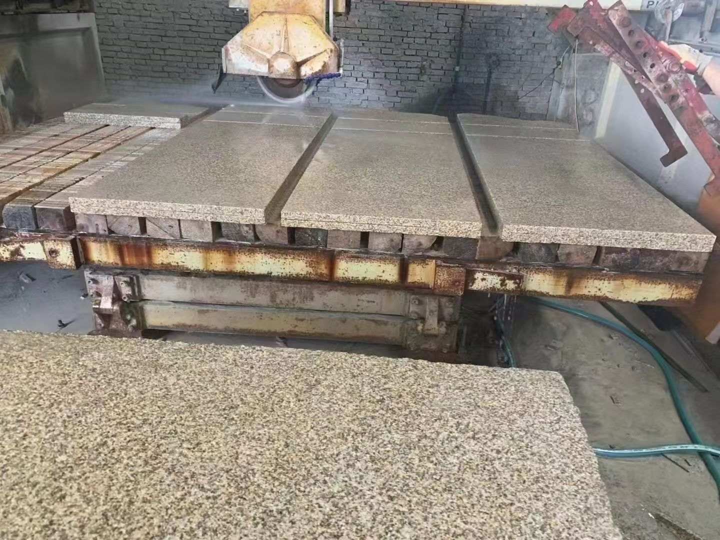 四川 黄金麻荔枝面成品板加工