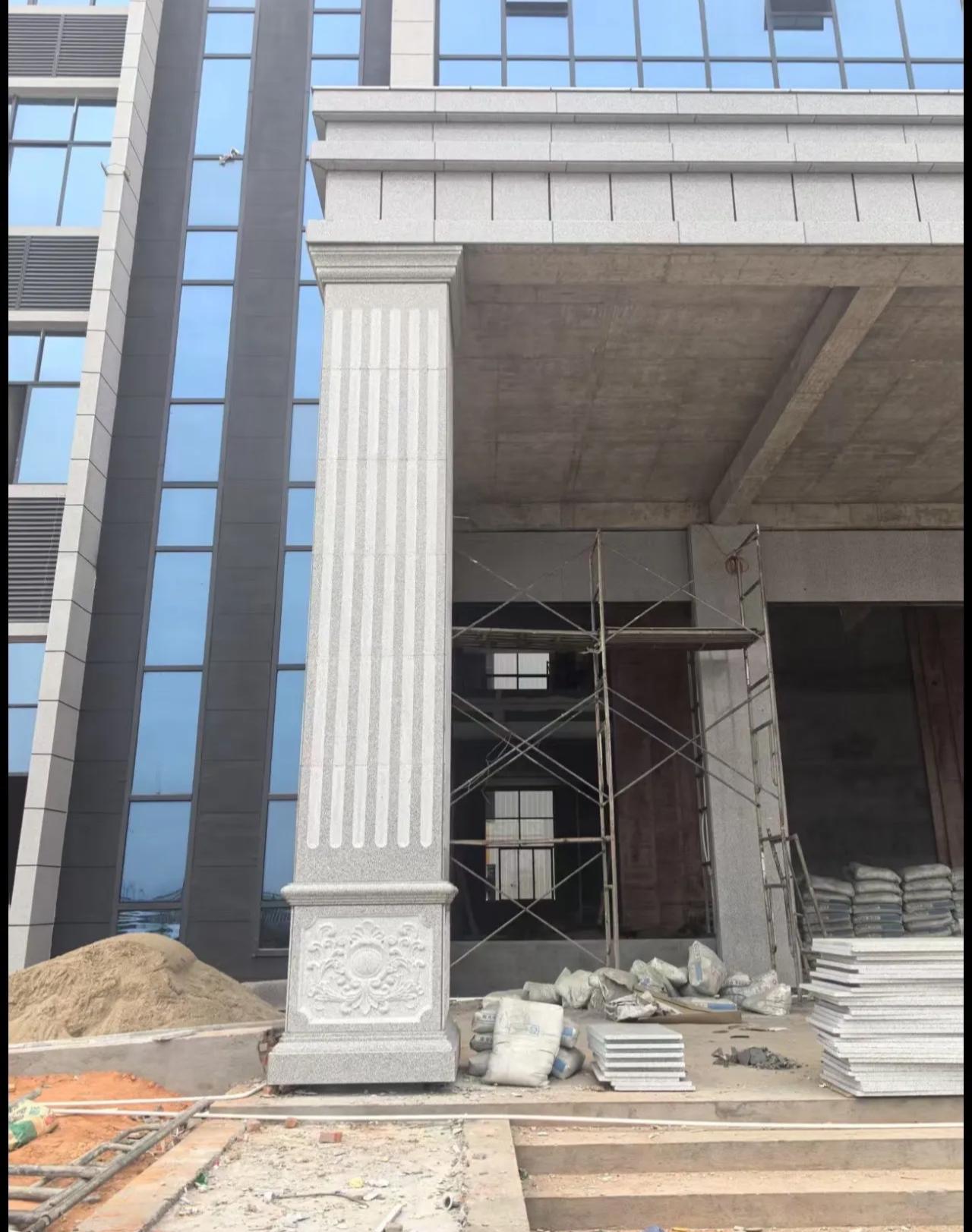 四川 芝麻白光面花岗岩门楼大柱（罗马柱）配雕花底座