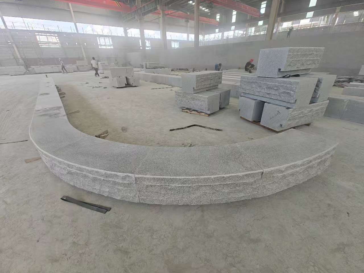 四川 芝麻白异形坐凳，自然面光面弧形加工