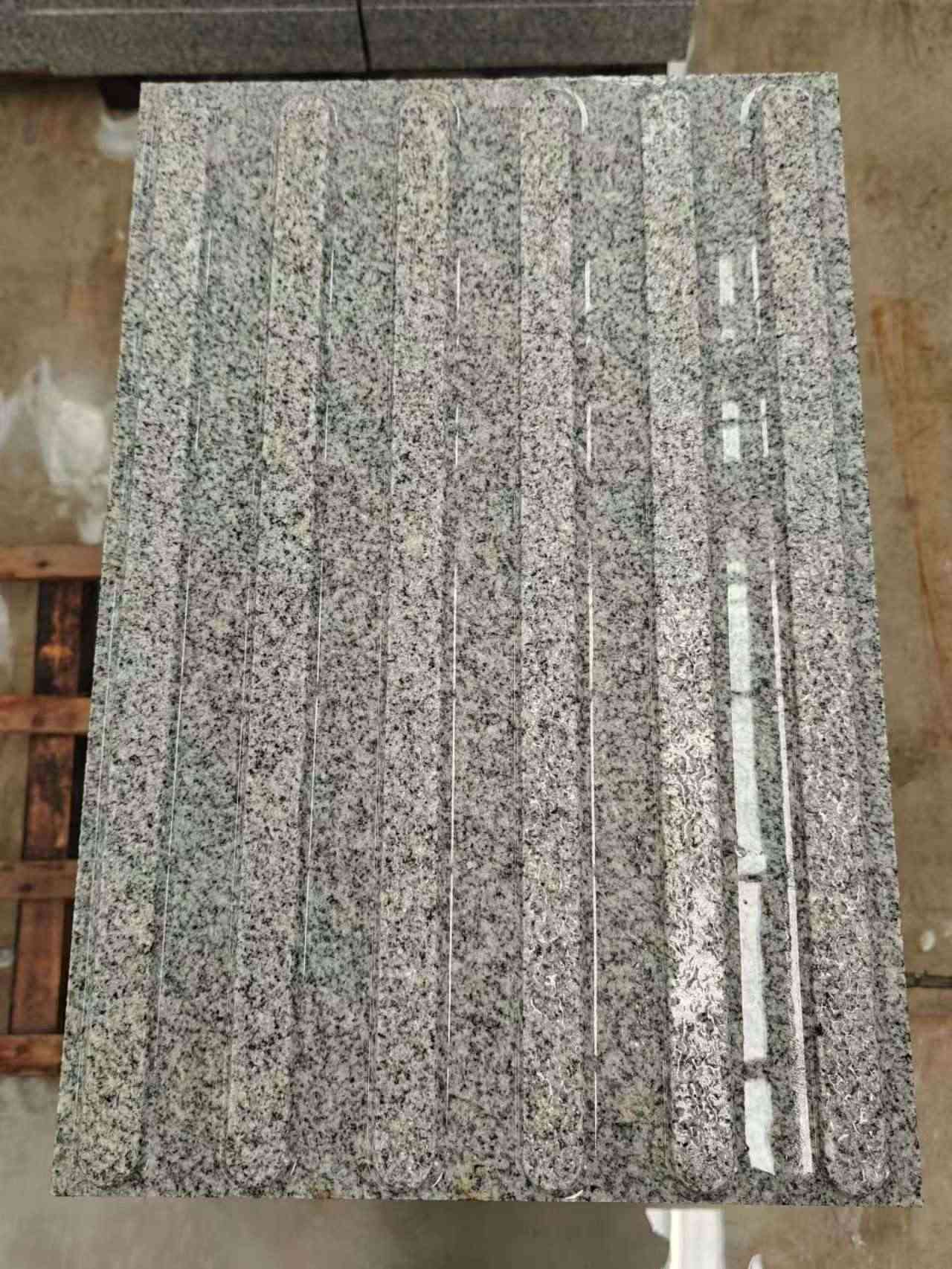 四川 芝麻白花岗岩荔枝面雕刻盲道，盲条