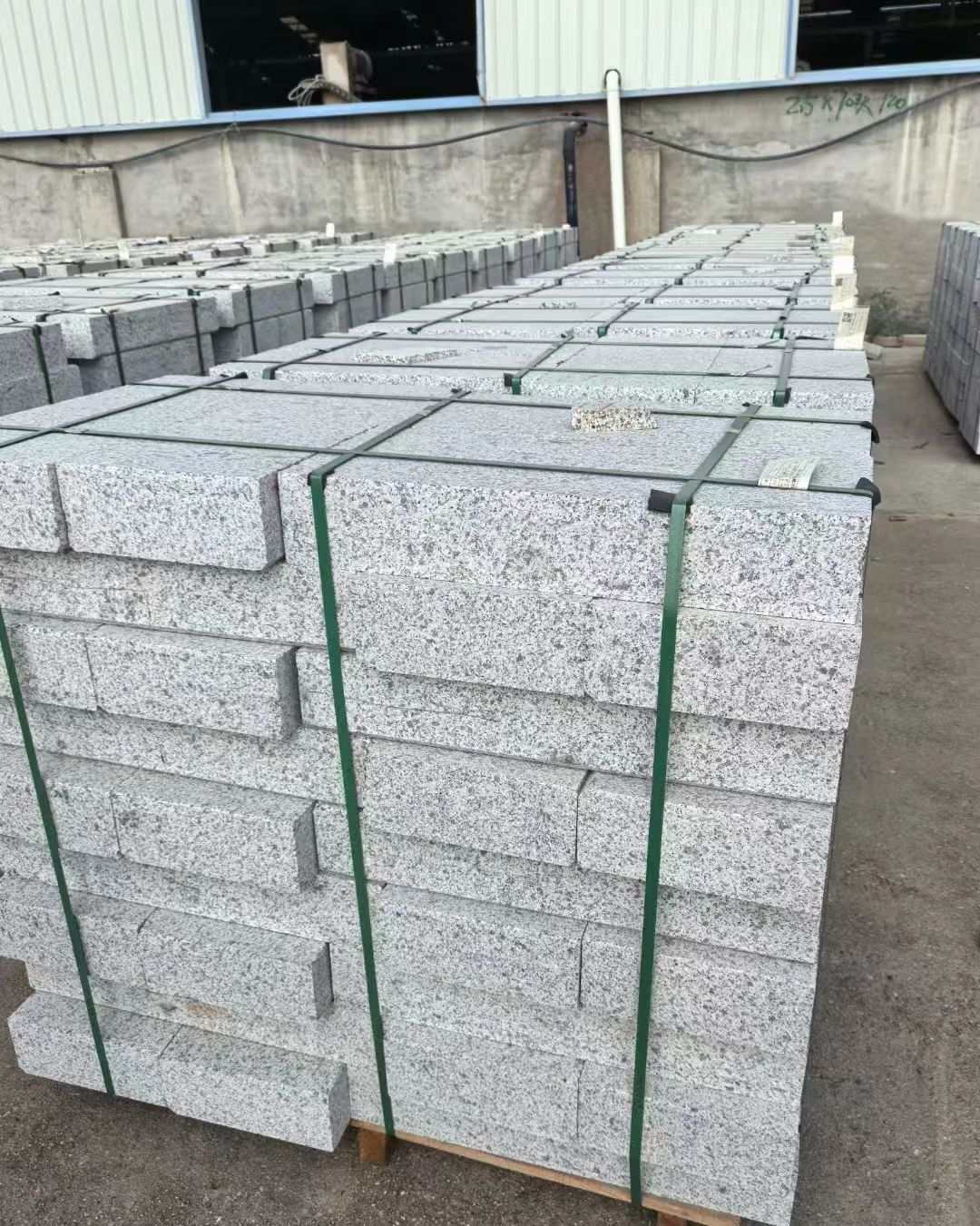 四川 白麻花岗岩路沿石，弧形路沿石，道牙石，马路牙子，界石，路缘石，平沿石，直岩石，平缘石等