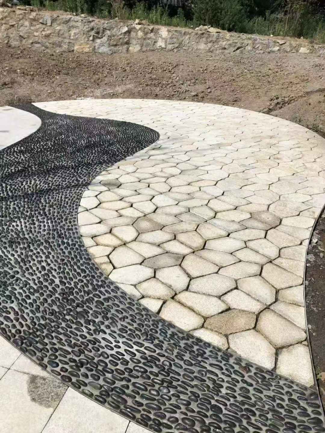 四川 黄金麻冰裂纹地铺石工地铺装案例