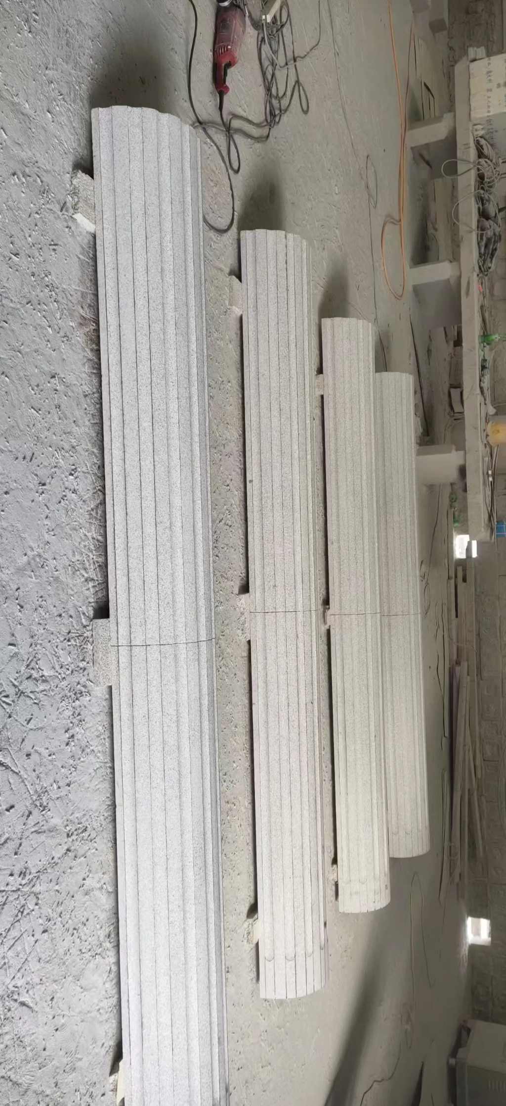 四川 花岗岩厂家带你看白麻花岗岩门楼大柱柱皮