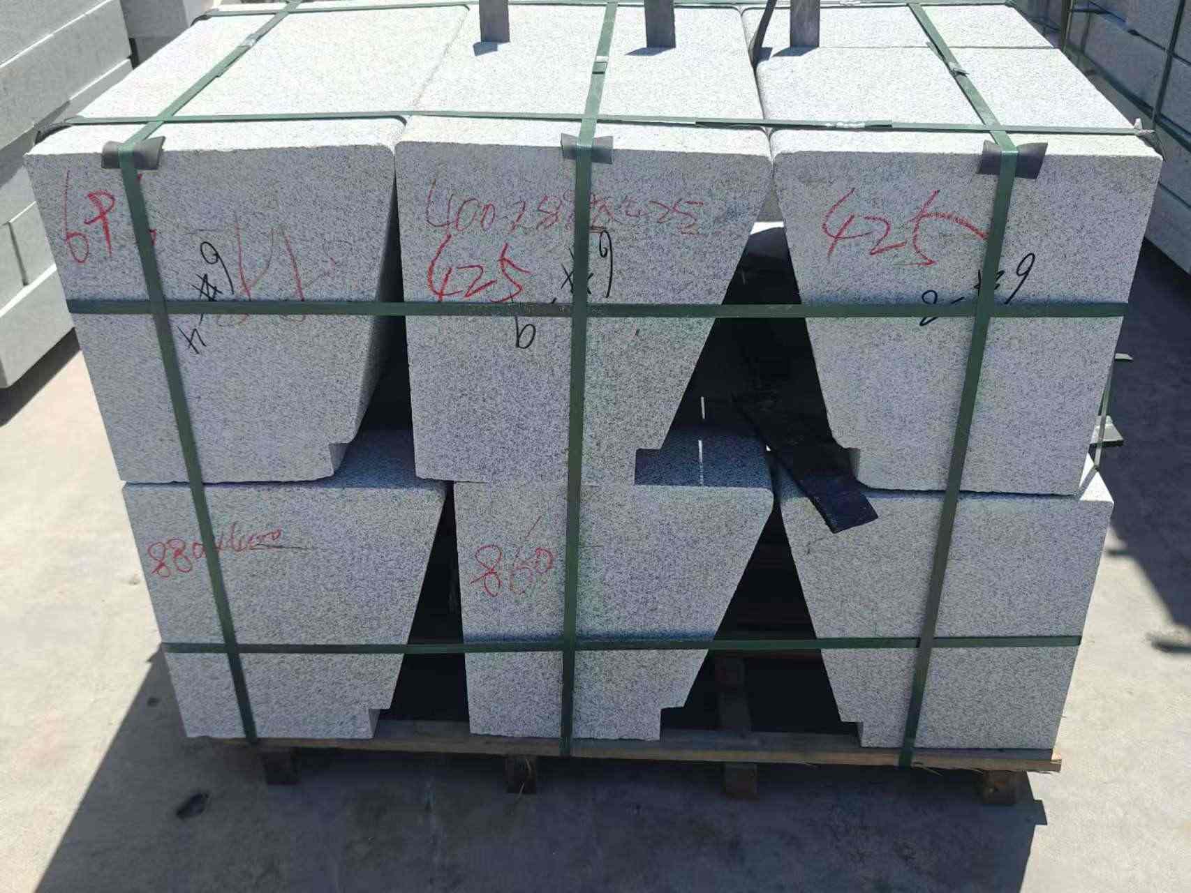 四川 芝麻白异形坐凳，石凳