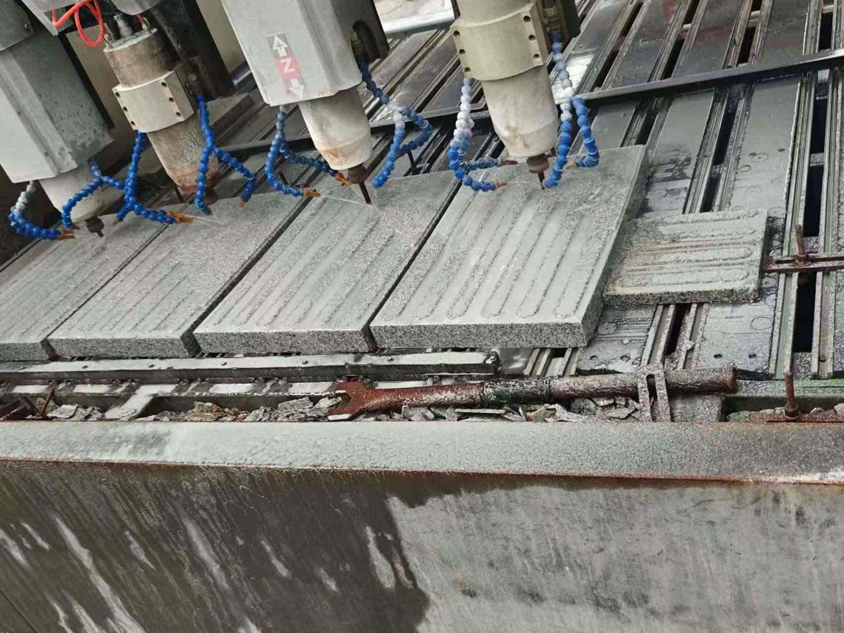 四川 芝麻白花岗岩荔枝面盲道雕刻