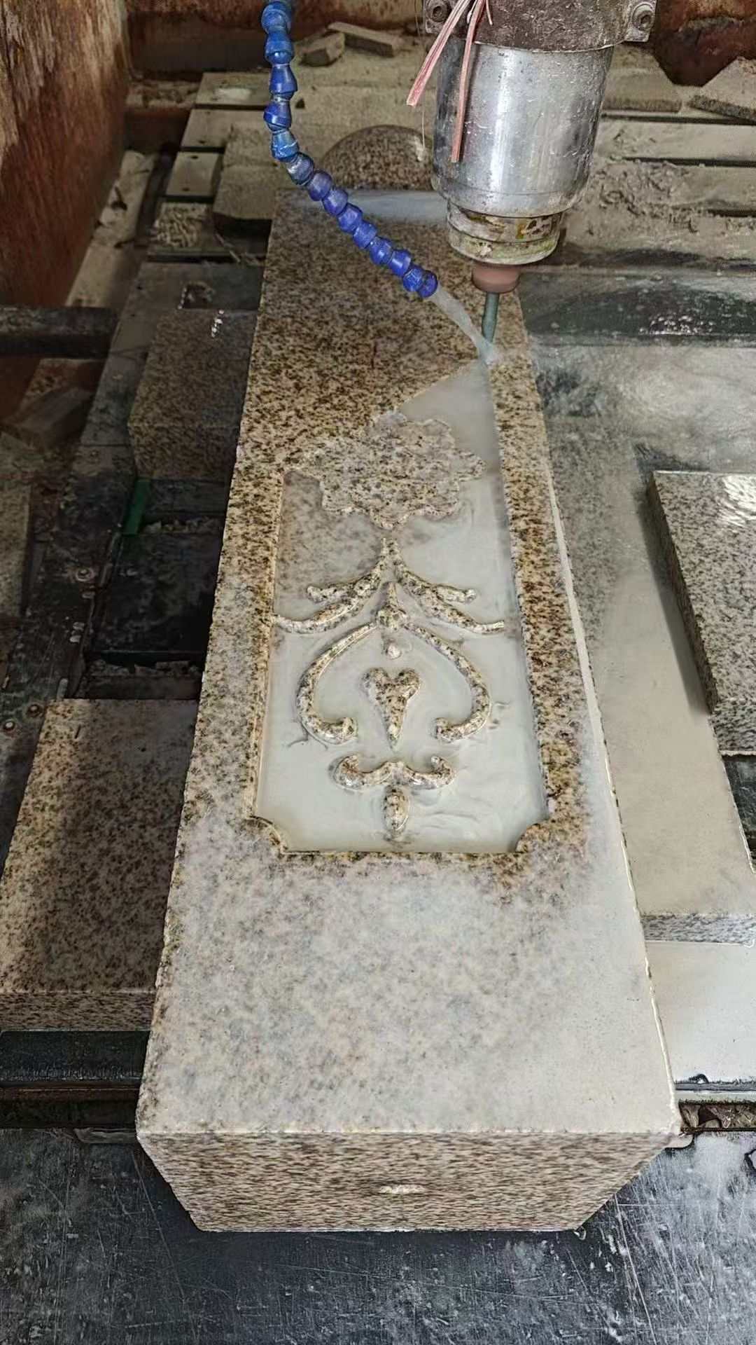 四川 黄金麻花岗岩异形加工雕刻栏杆大柱