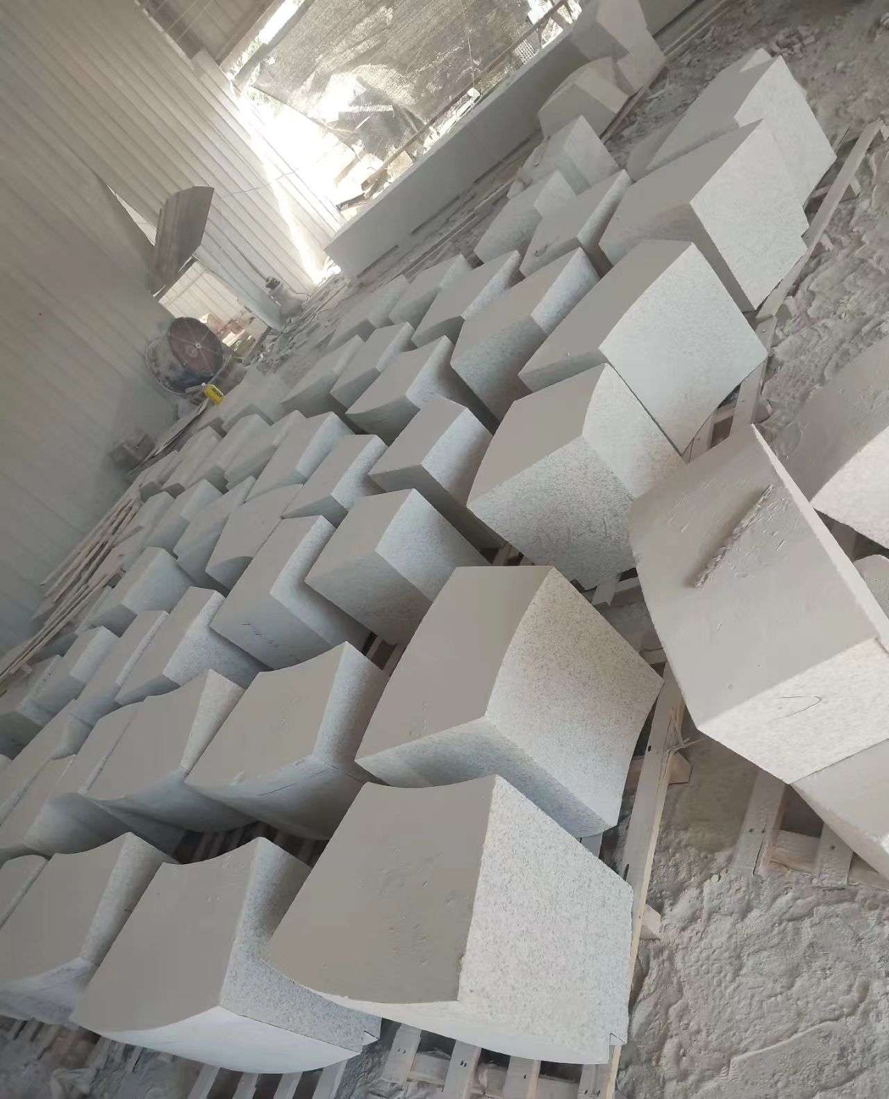 四川 白麻花岗岩异形坐凳