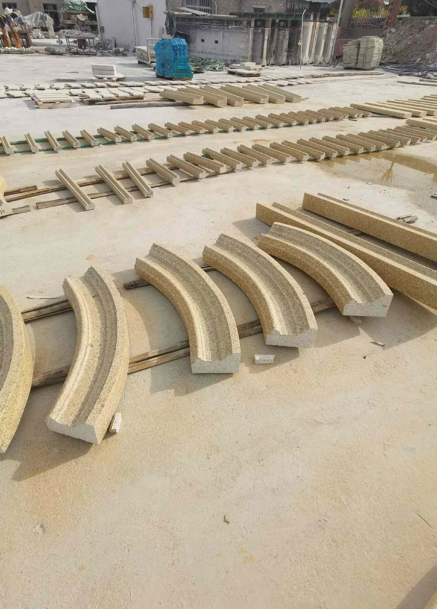 四川 黄金麻花岗岩别墅线条