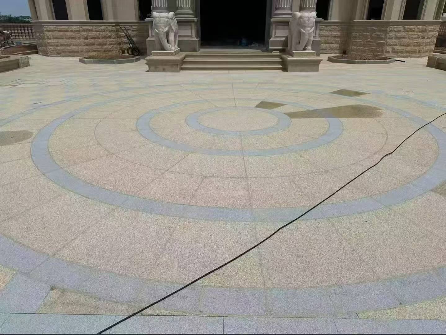 四川 黄金麻芝麻灰花岗岩石材地铺拼接效果