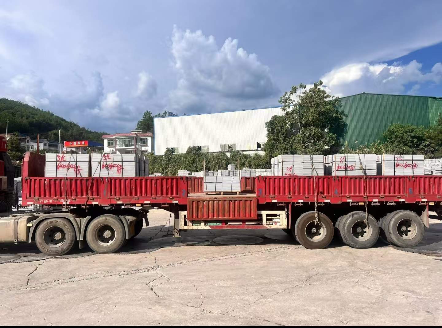 四川 芝麻灰花岗岩地铺石出货日常